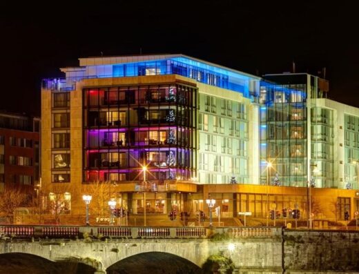 Ennis Road by the hour or day with whyGo.